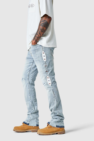 STUD FLARE – HELLBLAUES DENIM